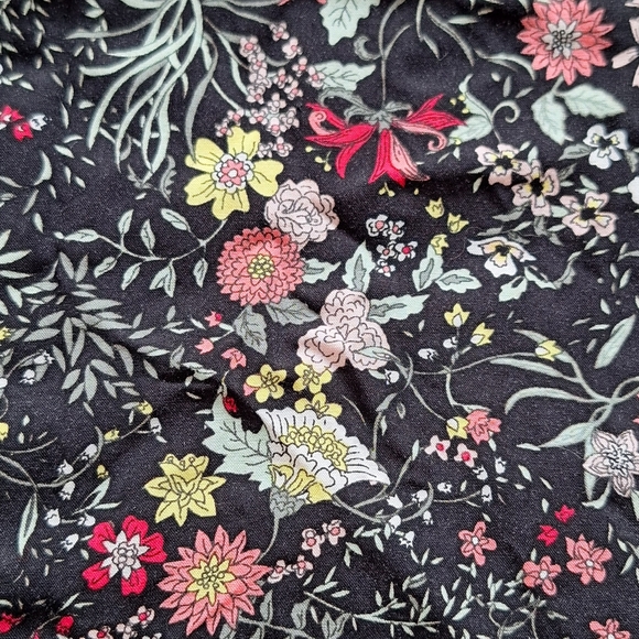 Reitmans skirt flowers size 4 - Picture 6 of 6